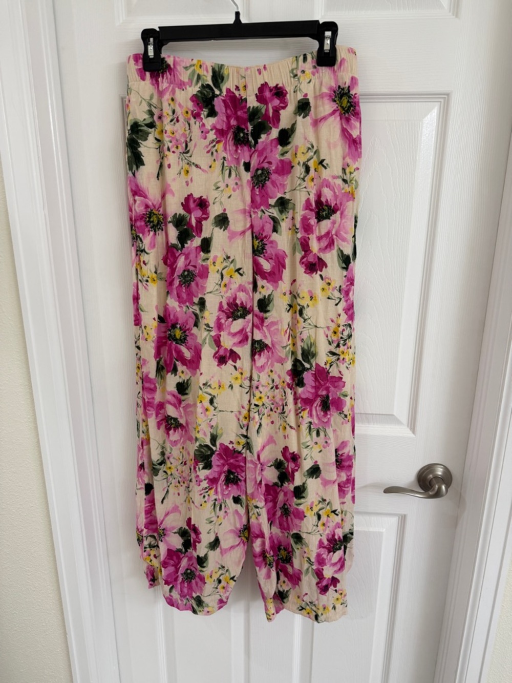 Floral Pink Pleated Women’s Pants - Abercrombie - Picture 3 of 5